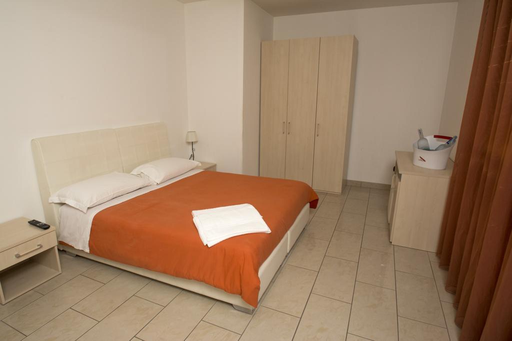 Twin Towers Rooms Lecce Extérieur photo