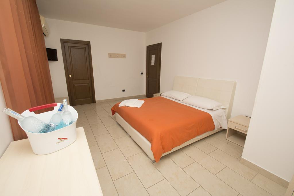 Twin Towers Rooms Lecce Extérieur photo