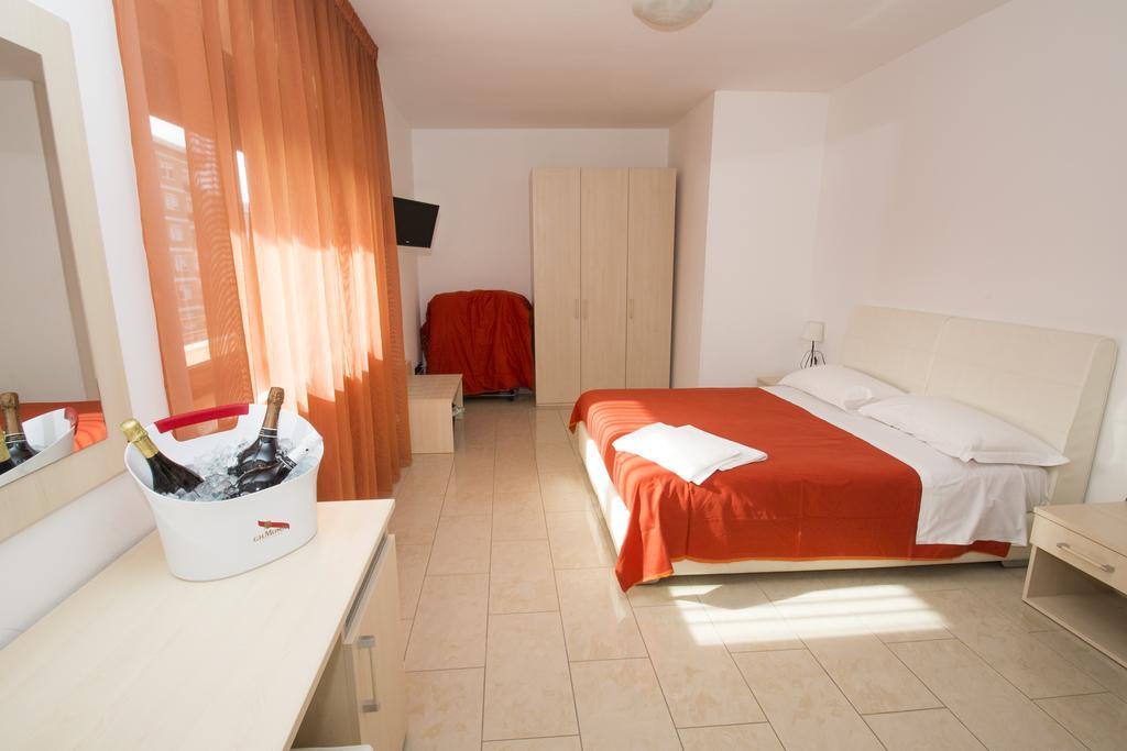 Twin Towers Rooms Lecce Extérieur photo